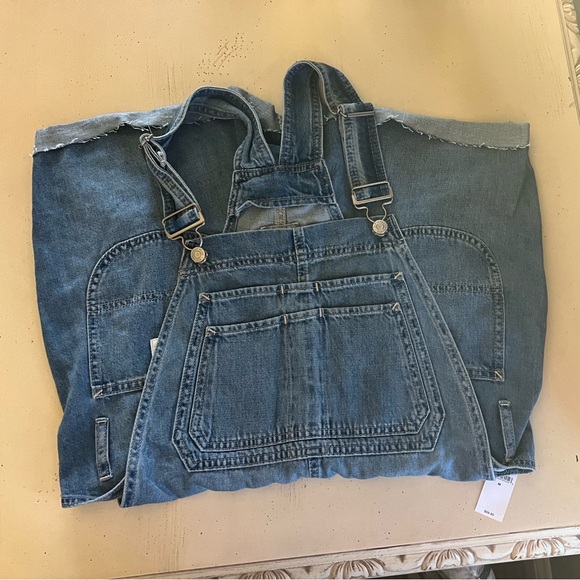 🆕 GAP Jean Short Overalls 🆕 - Picture 4 of 9